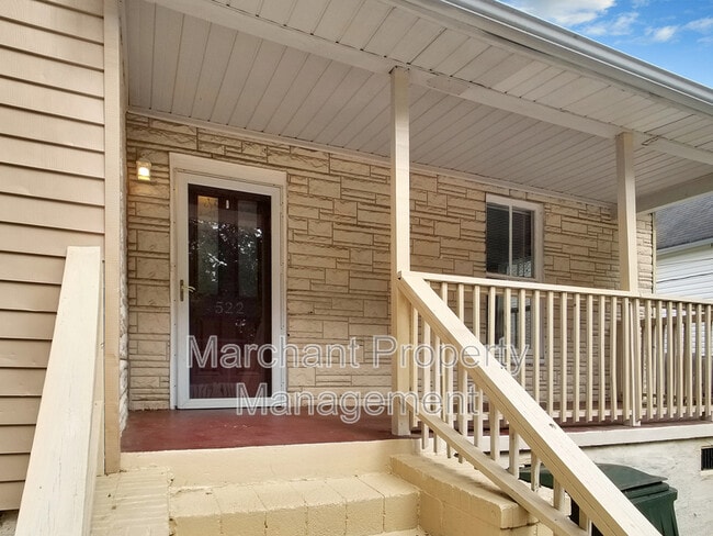 Building Photo - 522 Perry Ave