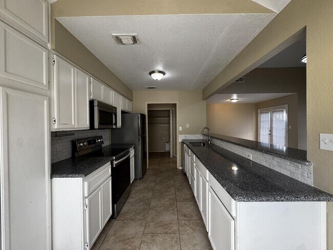 Building Photo - 3611 Monclave Dr