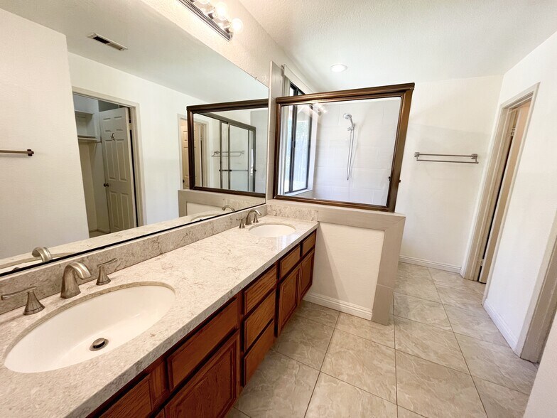 Building Photo - 14353 Bourgeois Way