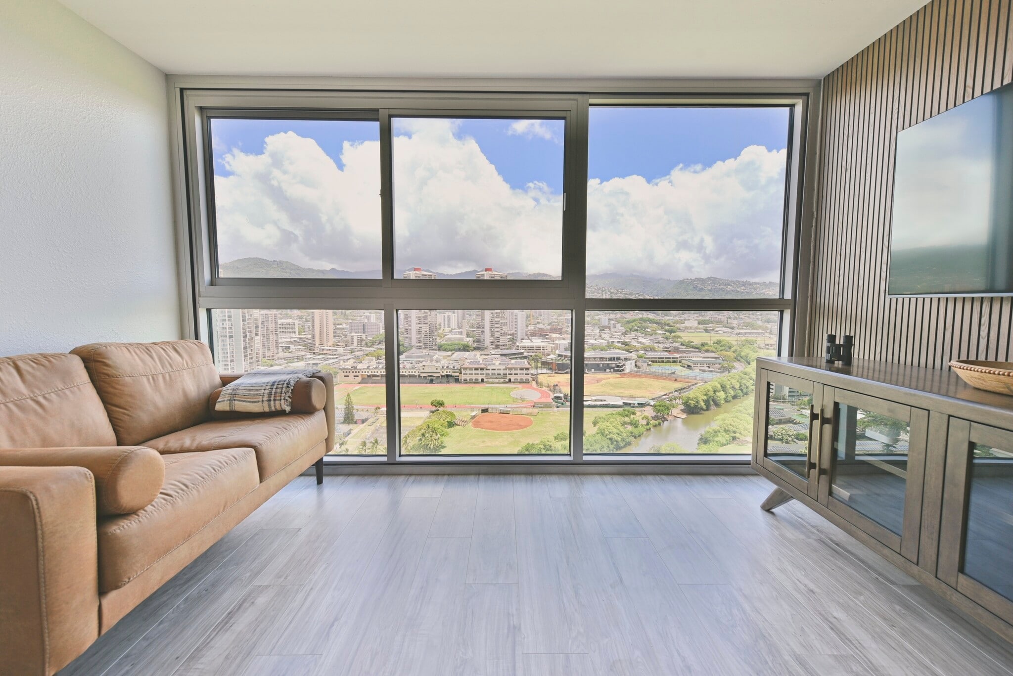 Building Photo - 2211 Ala Wai Blvd