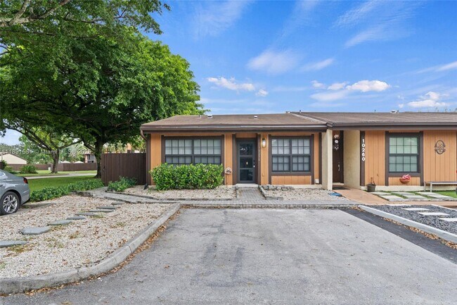 Building Photo - 10250 Oleander Ct