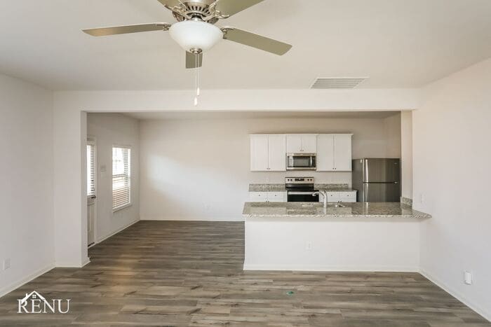 Building Photo - 2008 Hialeah Dr