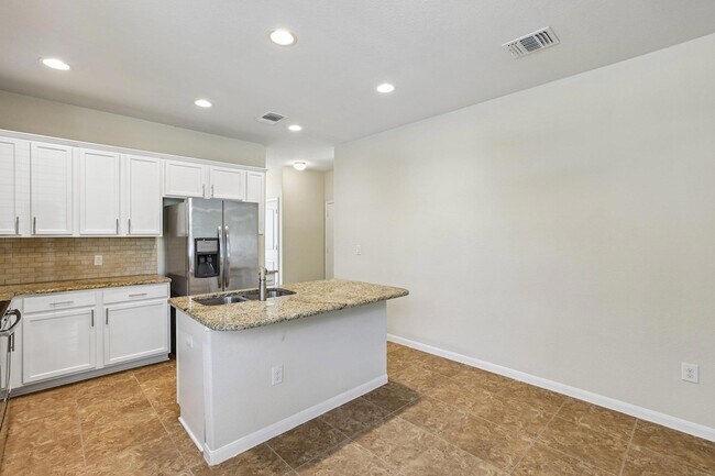 Building Photo - 711 Rolling Oak Dr