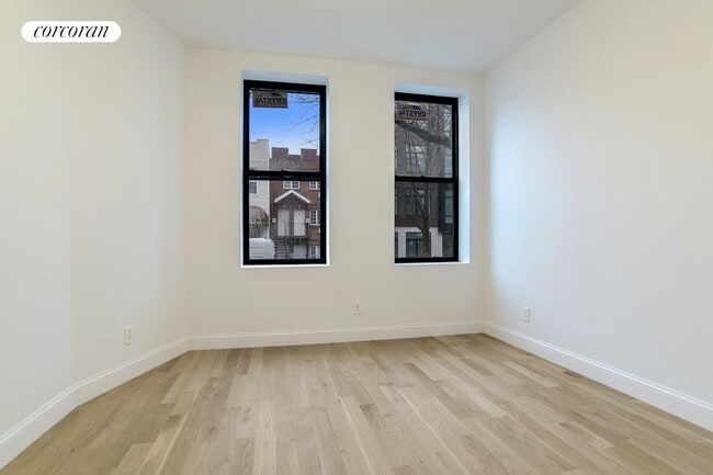 Building Photo - 176 Schaefer St