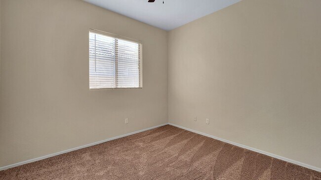 Building Photo - Great location near Bell Rd in Surprise! A...