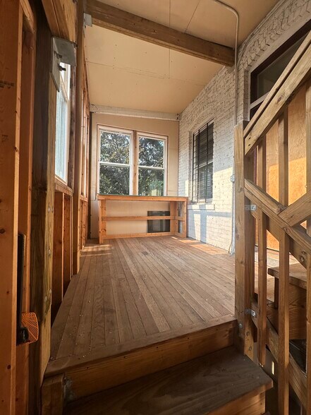 Building Photo - 1222 N Damen Ave