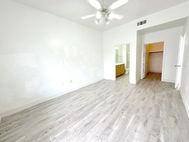 Building Photo - BEAUTIFUL GATED SOUTHWEST CONDO. 3 BEDS AND 2 BATHS. GROUND FLOOR.