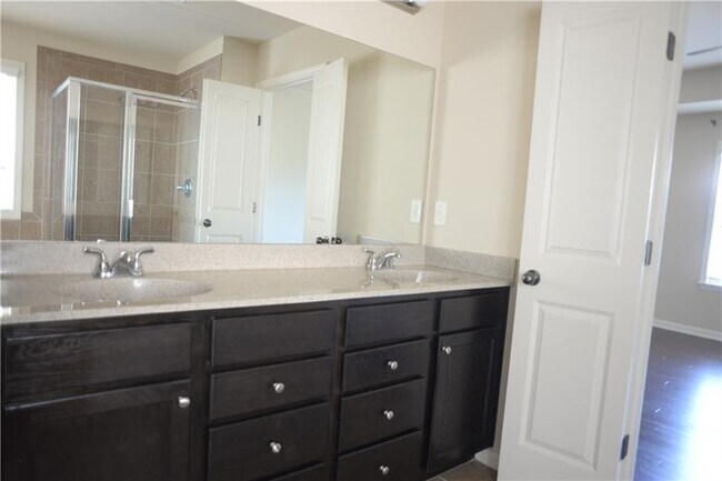 Building Photo - 776 Village Field Ct NW