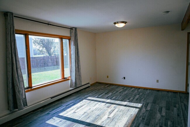 Building Photo - 916 Montana St