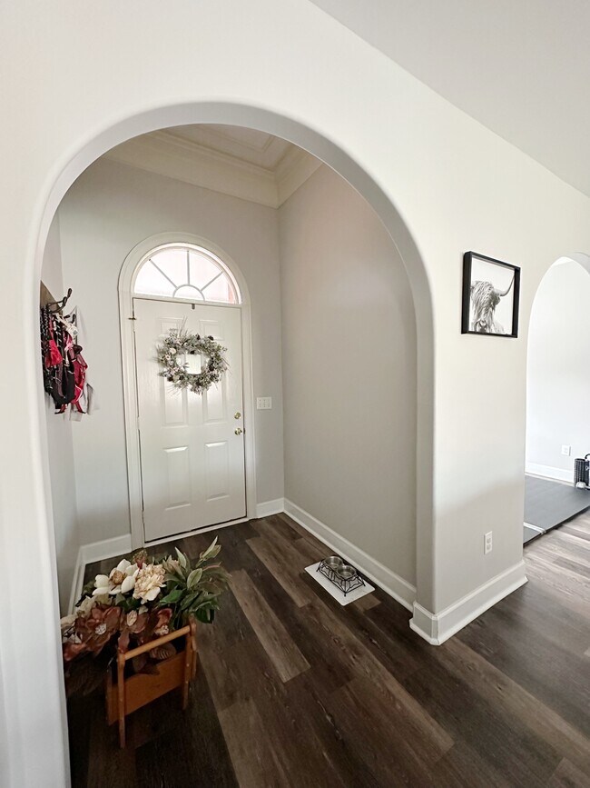 Building Photo - 5004 Hunter Ln