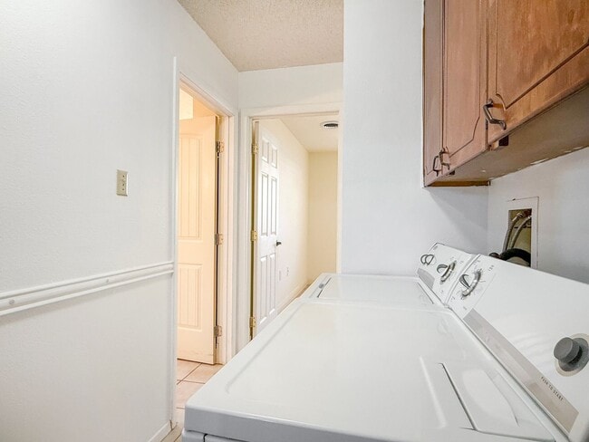 Building Photo - Roomy 5 Bedroom Home with Solar Panels