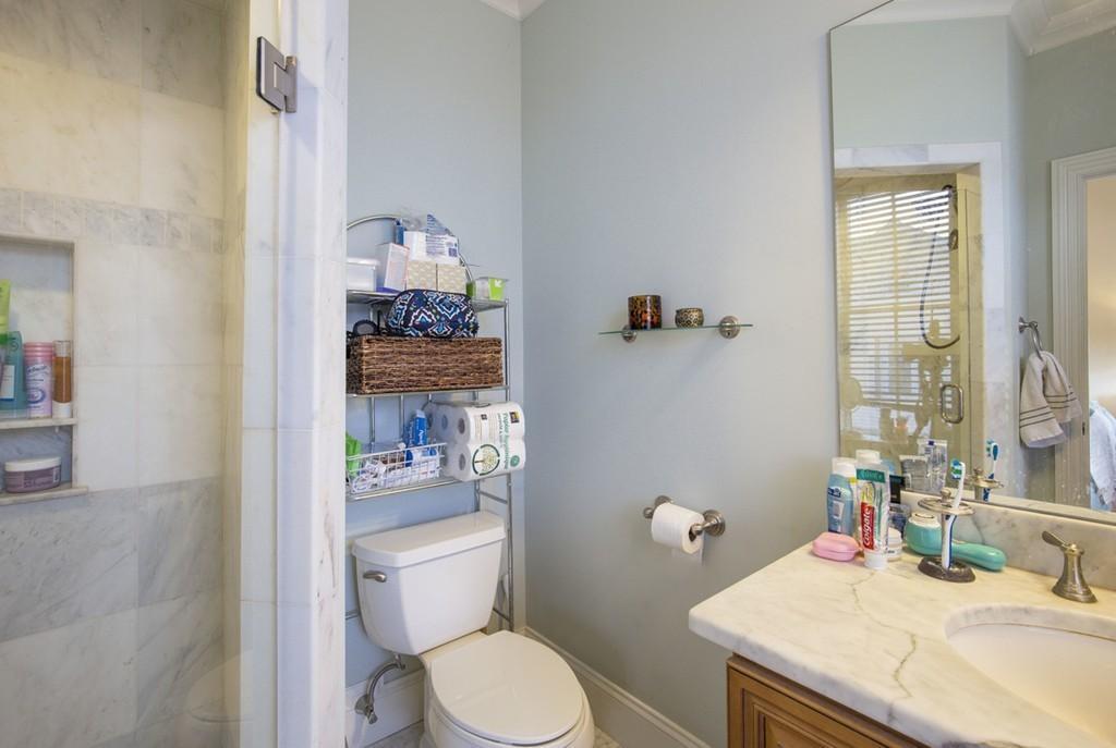 Building Photo - 8 Gates St