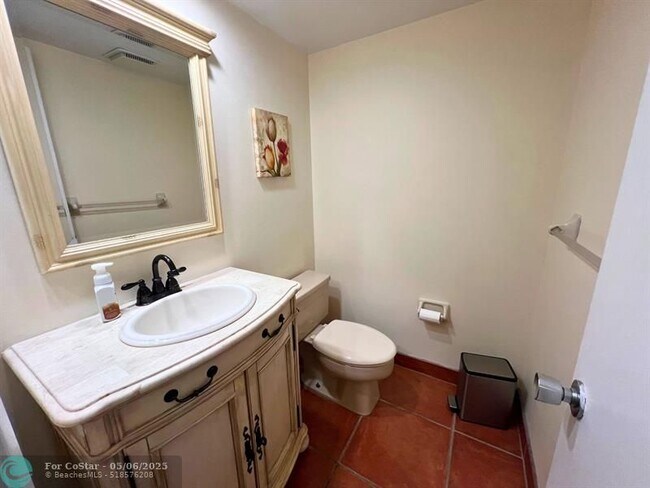Building Photo - 933 Cypress Grove Dr