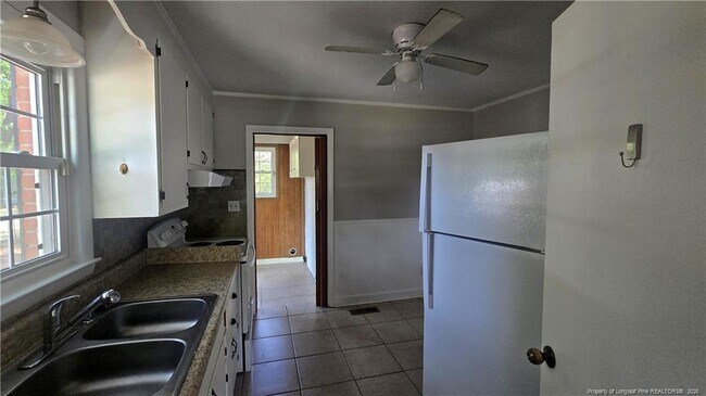 Building Photo - 3526 Furman Dr