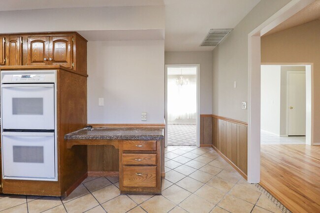 Building Photo - 3 Bed | 2 Bath | Tulsa