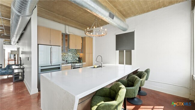 Building Photo - 222 Losoya St