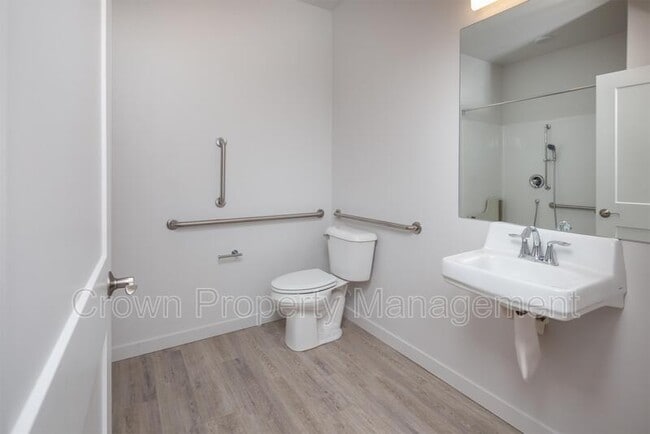 Building Photo - 207 Sawyer Ln