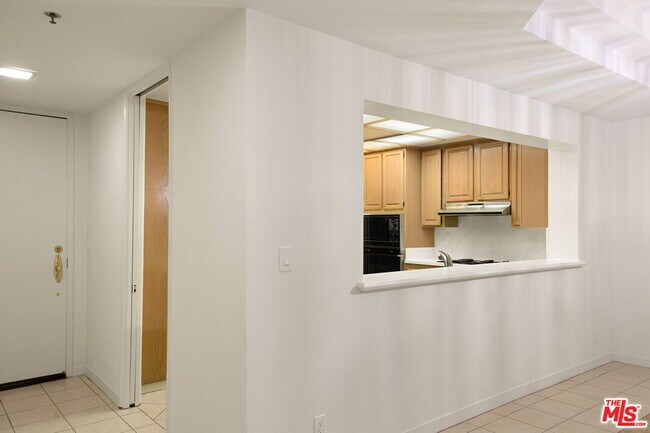 Building Photo - 2122 Century Park Ln