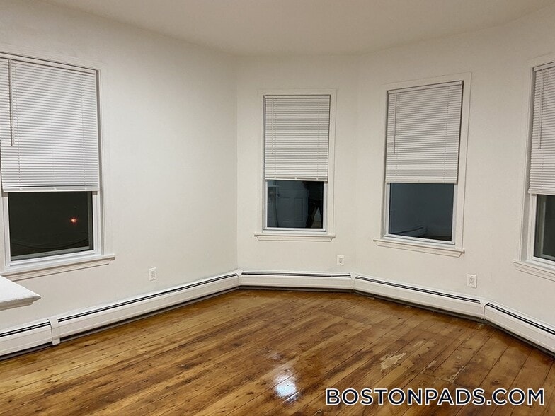 Building Photo - 252 Windsor St