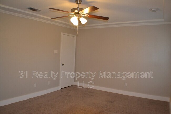 Building Photo - 2311 Eastgate Dr