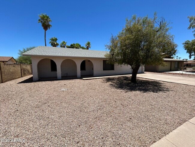 Building Photo - 5309 S River Dr