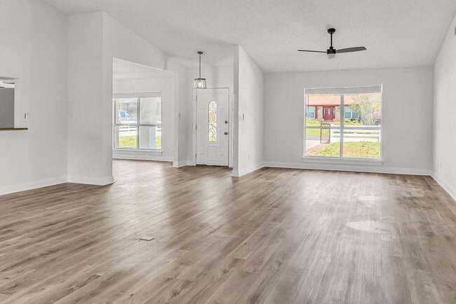 Building Photo - 2115 Stallion Rd