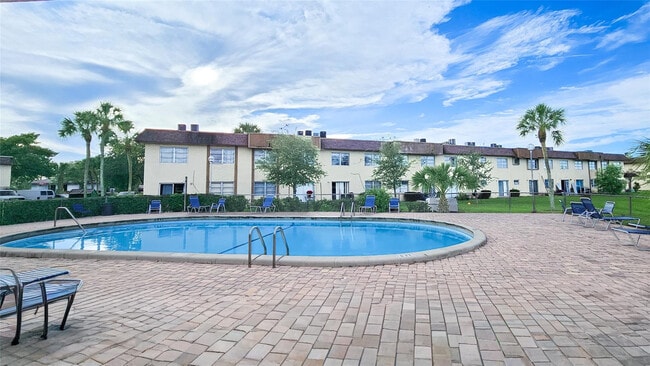 Building Photo - 416 Lakeside Dr