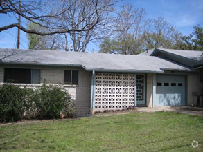 Building Photo - 2 Bed/1bath Duplex in Central Austin