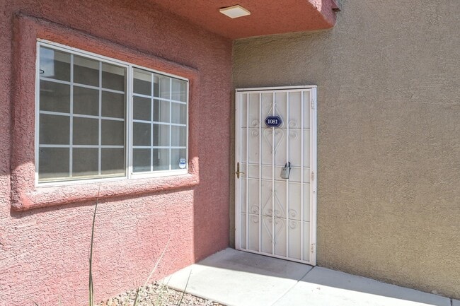 Building Photo - 4730 E Craig Rd