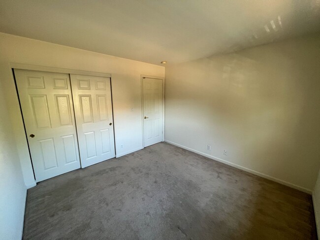 Building Photo - 4 Bedroom, 3 Bathroom Home in Heron Bay, S...