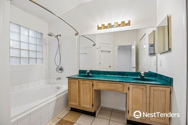 Building Photo - Great Location Near Town Center!