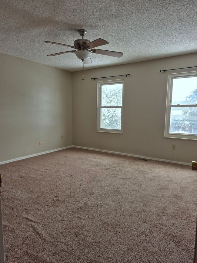 Building Photo - Charming home with garage & big back yard| Morrison, CO
