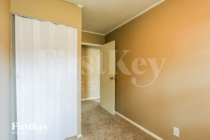 Building Photo - 3605 NE 54th St