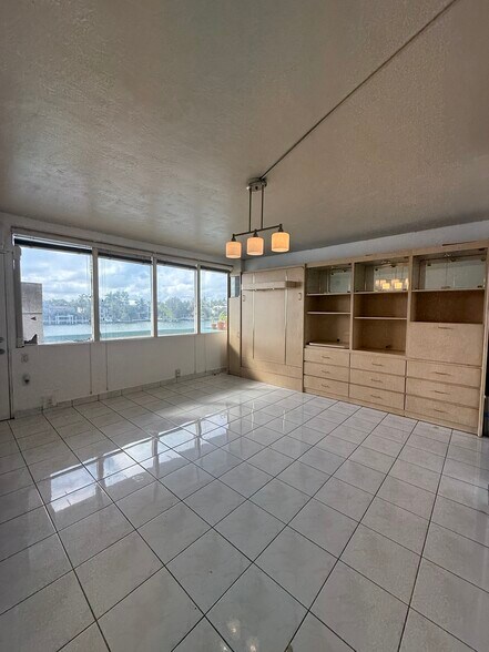 Building Photo - 6484 Indian Creek Dr