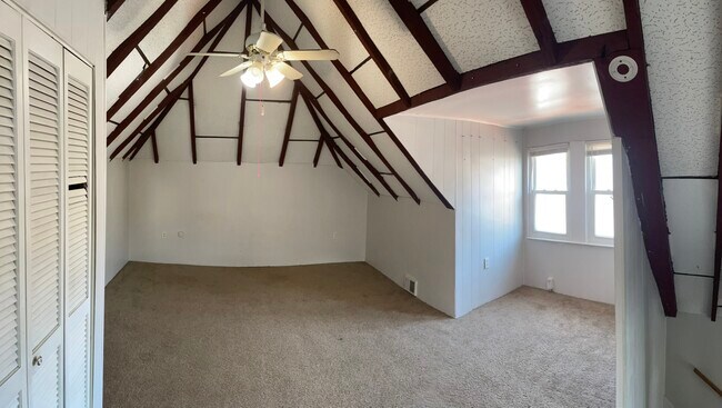 Building Photo - 2022 Plainview Ave