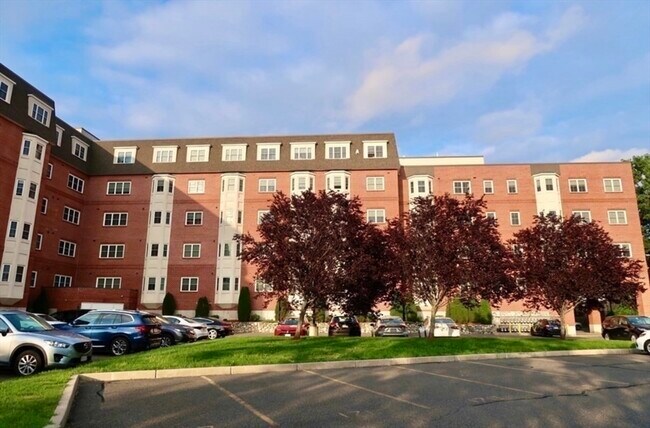 Building Photo - 120 Wyllis Ave