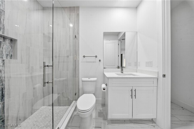 Building Photo - 1124 NE 35th Ln