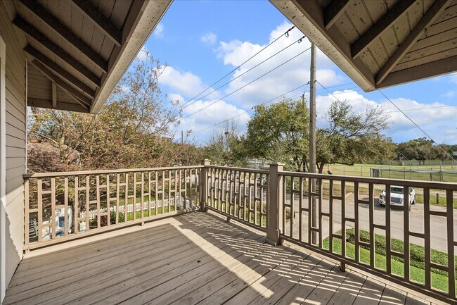 Building Photo - 1015 Usener St