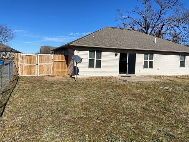Building Photo - Single-Family Home in Evergreen Ridge, Hollister