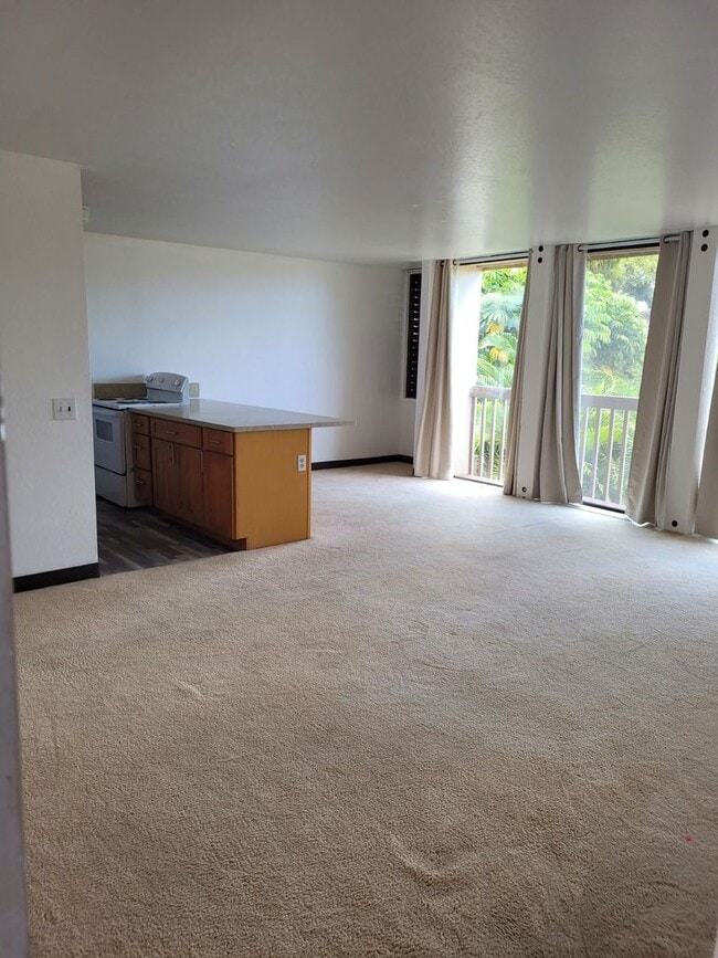 Building Photo - 2bdrm 1bth 1pkg located in Beautiful Makaha Valley Plantation