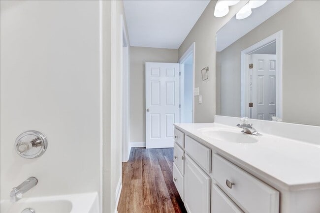 Building Photo - Updated 2 Bedroom Townhouse in Clayton