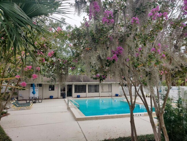 Building Photo - 117 Crown Point Cir