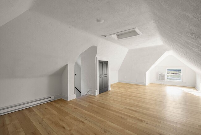 Building Photo - READY FOR MOVE IN! Don't miss this RENOVATED 4-BEDROOM located in Munhall!