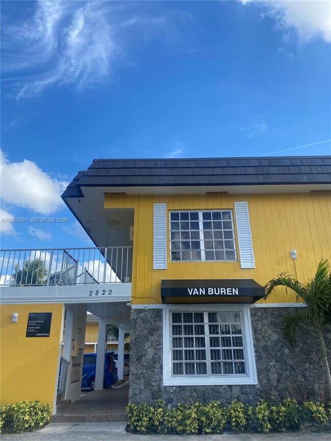 Building Photo - 2822 Van Buren St