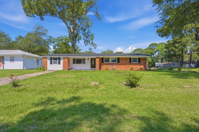 Building Photo - 12433 Deerfield Rd
