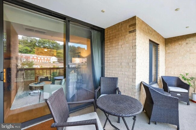 Building Photo - 4500 S Four Mile Run Dr