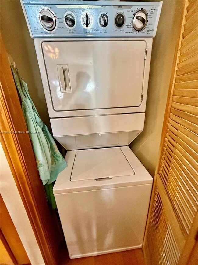 Building Photo - 1800 NE 114th St