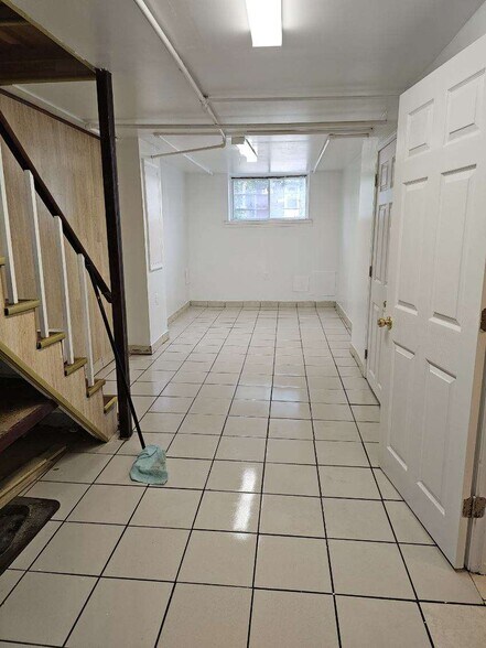 Building Photo - 1086 Alcott St