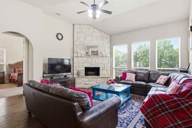 Building Photo - 2304 Lynbridge Dr