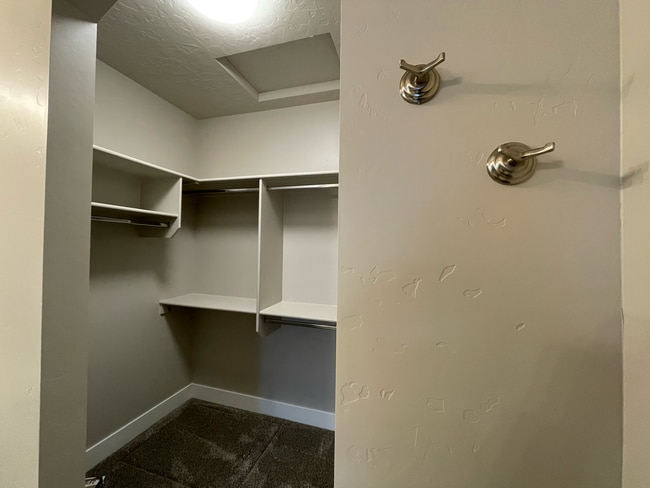 Building Photo - 2171 E Hidcote St